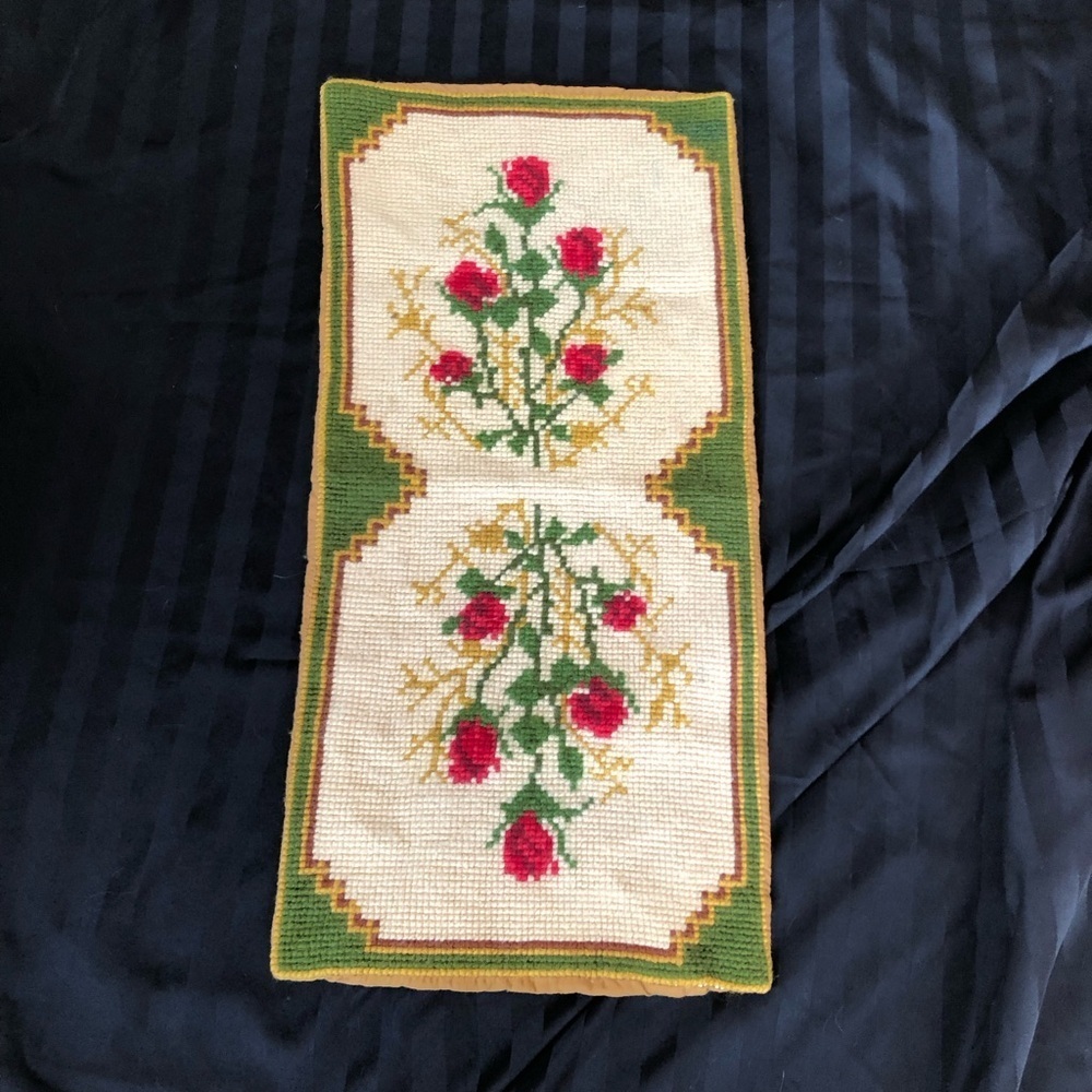Vtg Hand Stitched Floral Table Runner - Picture 2 of 15